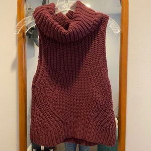 Knitted sleeveless turtleneck